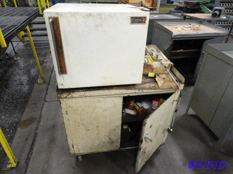 lot 323 image: Workbench Cabinet with contents of kitchen it...