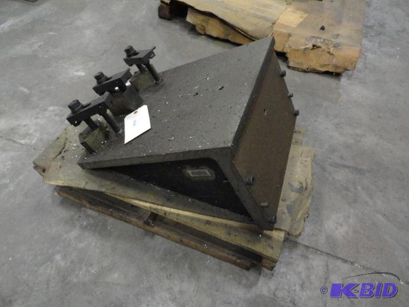 lot 338 image: Angle Bracket with machined faces, 17&quotw ...