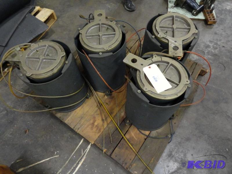 lot 345 image: (4) Pneumatic Levelers...