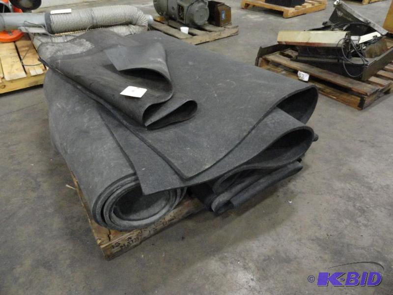 lot 346 image: Pallet of Assorted Rubber Anti-fatigue Mats  ...