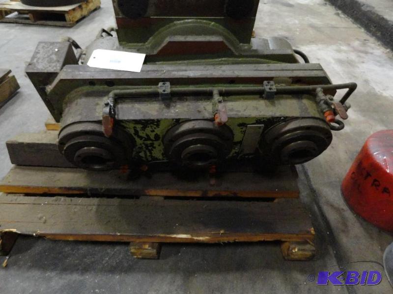 lot 354 image: 3-Spindle Head, 50 taper spindles, on 12"...