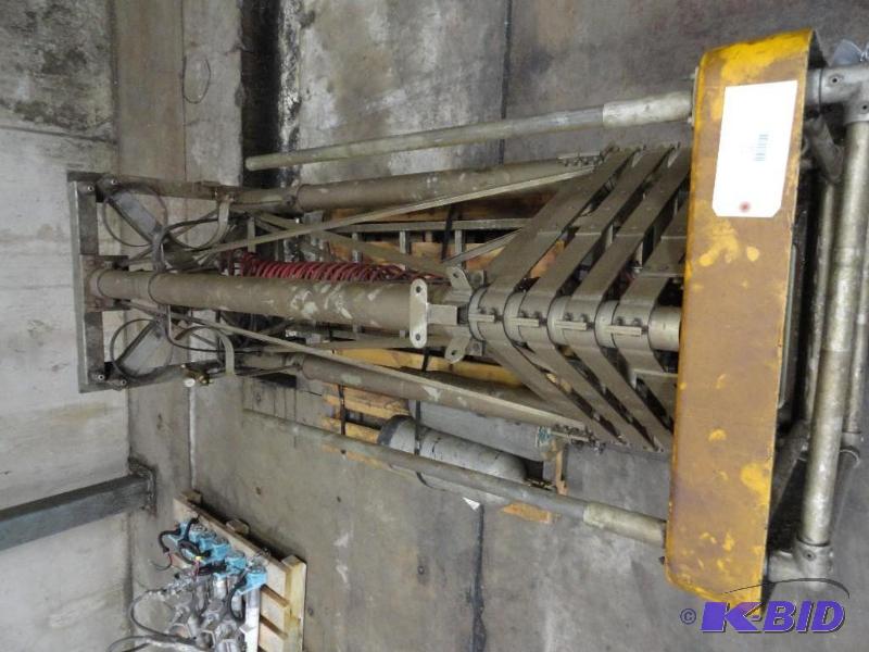 lot 357 image: Pneumatic Power Man Lift, (3) 4-section lifti...