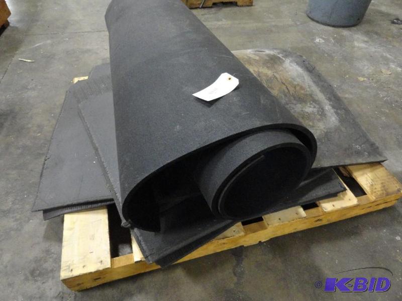 lot 364 image: Pallet of assorted anti fatigue mats...