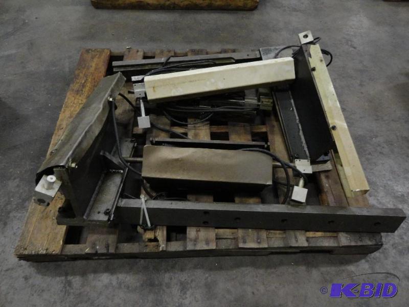 lot 368 image: Pallet of Linear Ways mounted on steel brac...