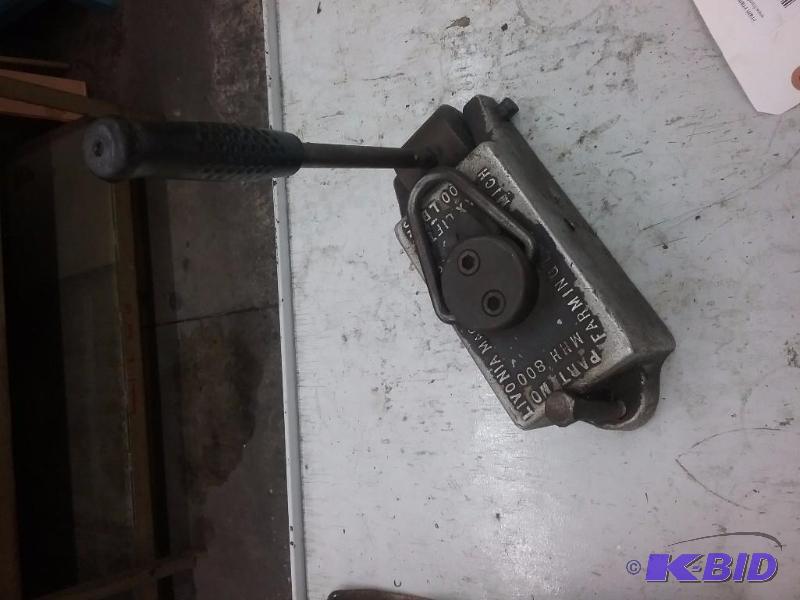 lot 457 image: Livonia Model MHH magnetic lifting block, 800...