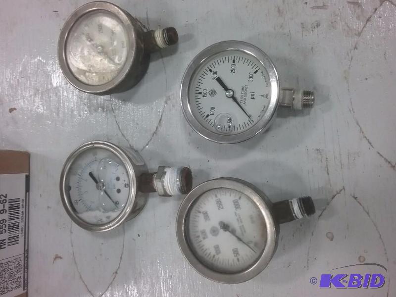 lot 487 image: (4) oil-filled pressure gages 0-3000 psi rang...