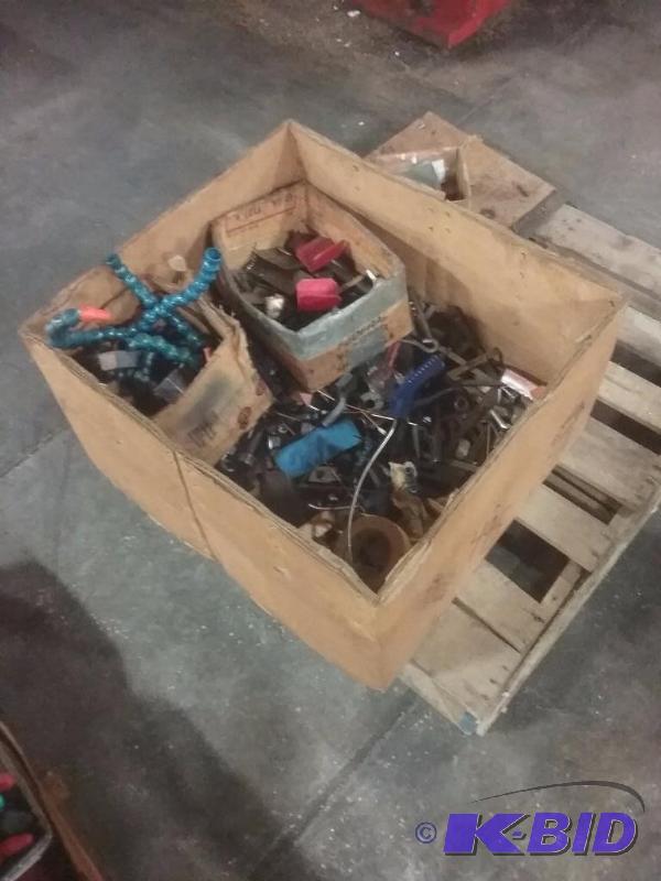 lot 509 image: Pallet of micellaneous items hold down clamp...