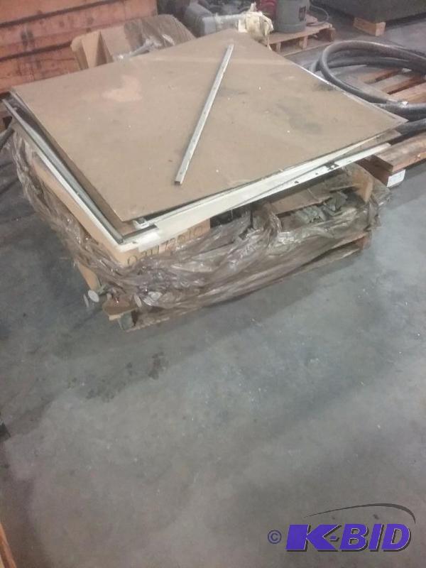lot 512 image: Pallet of 48&quotH cubicle panels, hard boar...