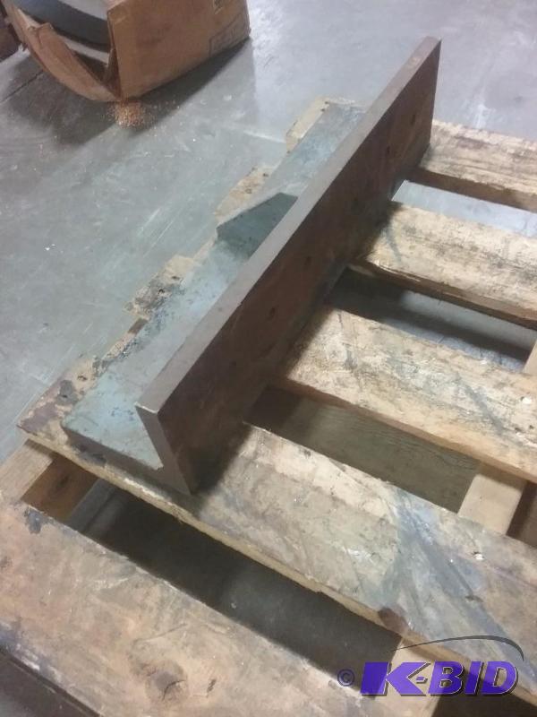 lot 535 image: Angle plate 5" X 5" X 20"...