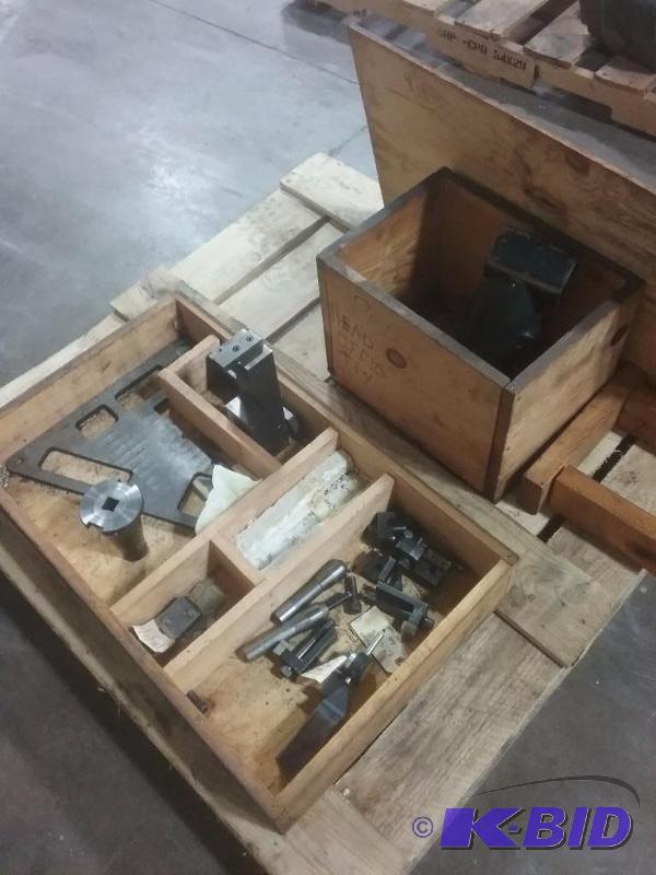 lot 536 image: Right angle head for large machining center, ...