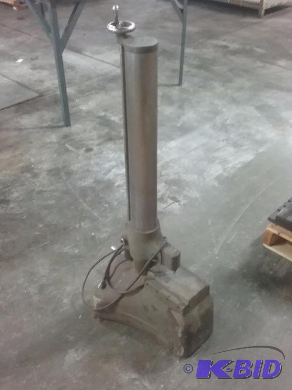 lot 540 image: Large height checking fixture with screw adju...
