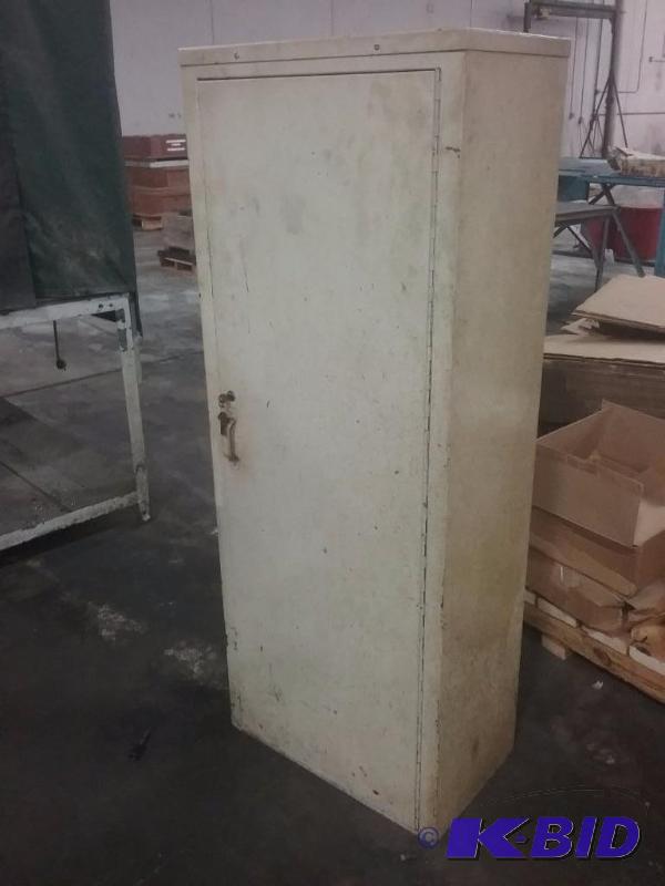 lot 552 image: Steel single door cabinet, (3) shelves, lock ...