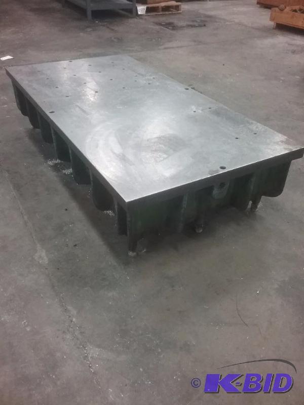 lot 569 image: Cast iron surface plate, threaded holes in su...