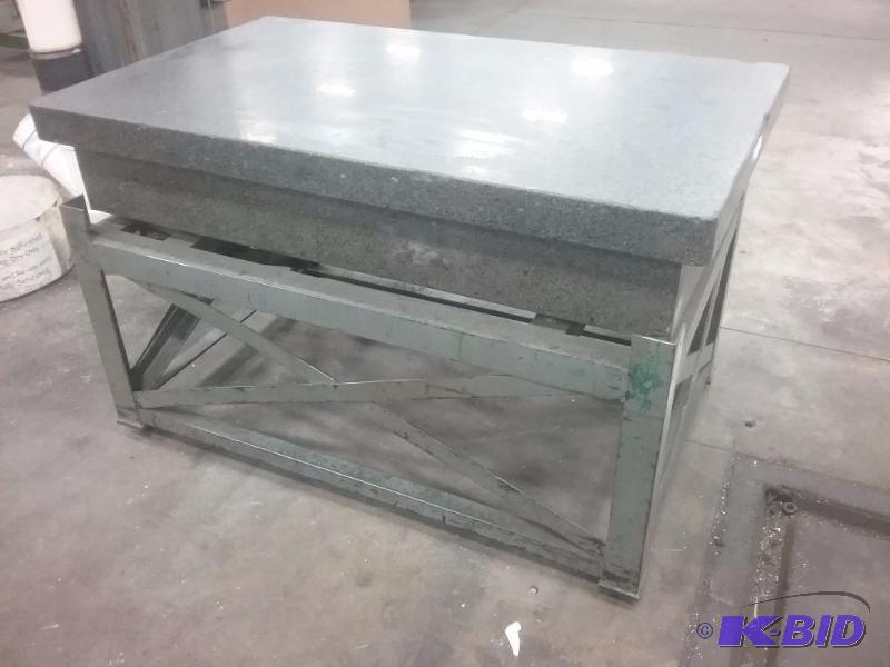 lot 572 image: Black granite surface plate, on steel stand, ...