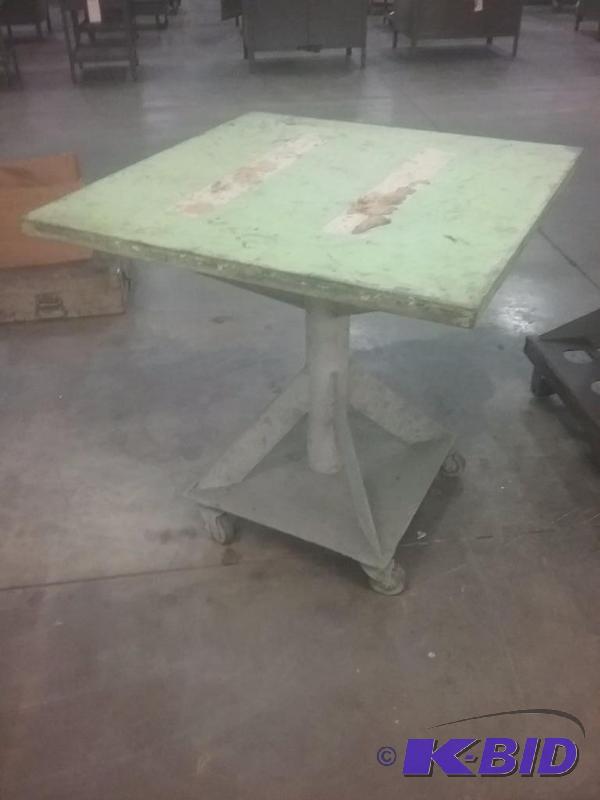 lot 577 image: All steel rolling table 30" x 30" x...