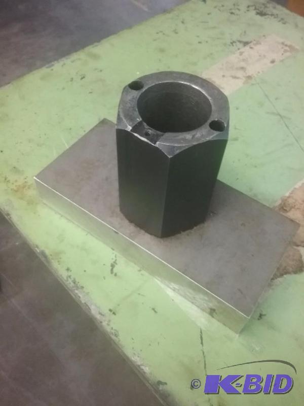 lot 579 image: 50 taper toolholder socket mounted on aluminu...