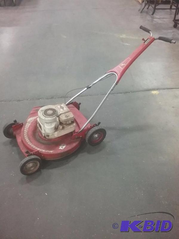 lot 594 image: Cougar brand lawn mower, 3.5 hp Briggs & ...