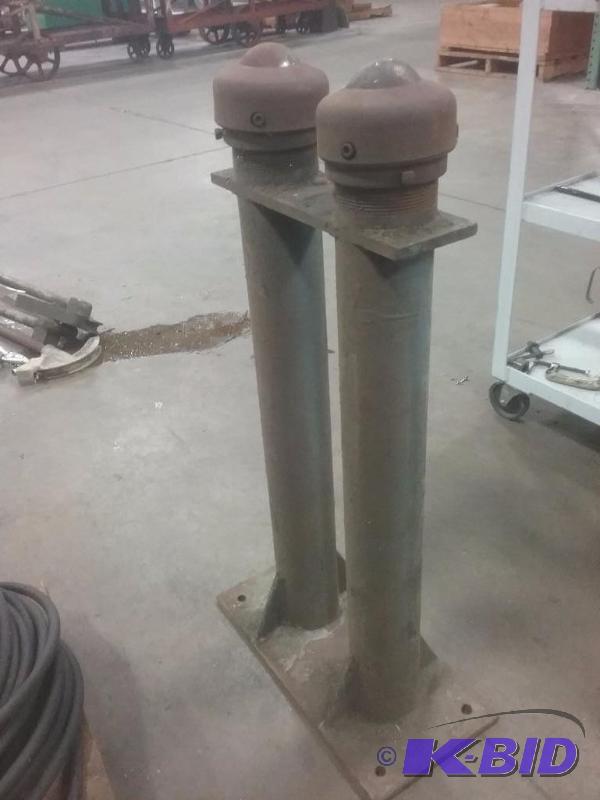 lot 616 image: Ball bearing uni-directional roller stand, (2...