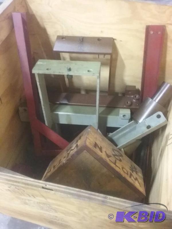 lot 622 image: Wooden box with shipping fixtures for milling...