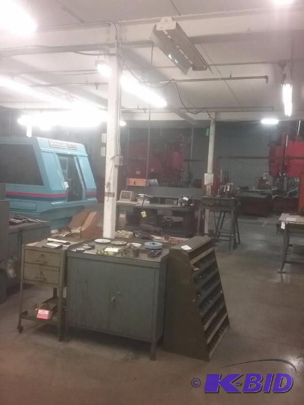 lot 635 image: (6)-fluorescent light fixtures, each fixture ...