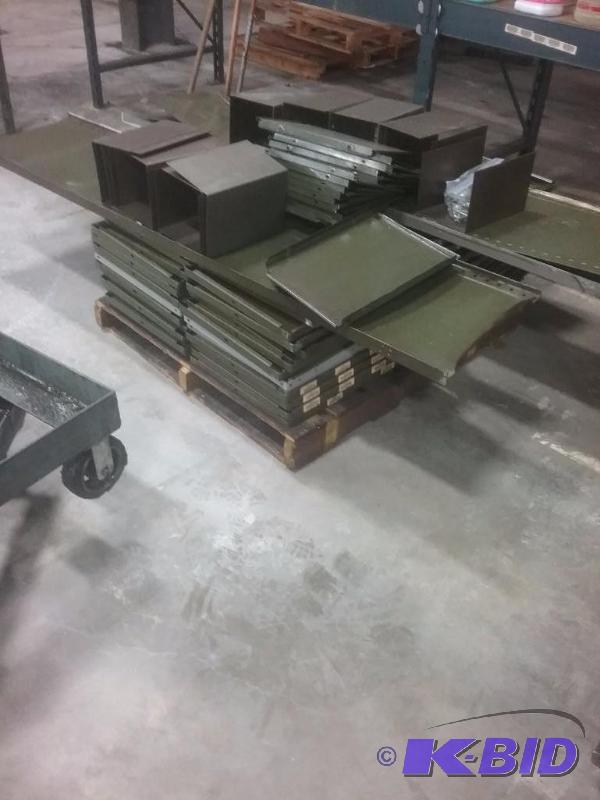 lot 660 image: Pallet of Lyon steel shelving parts, approx. ...