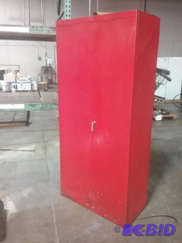 lot 666 image: Berger 2-door steel cabinet, (3) shelves 18&q...