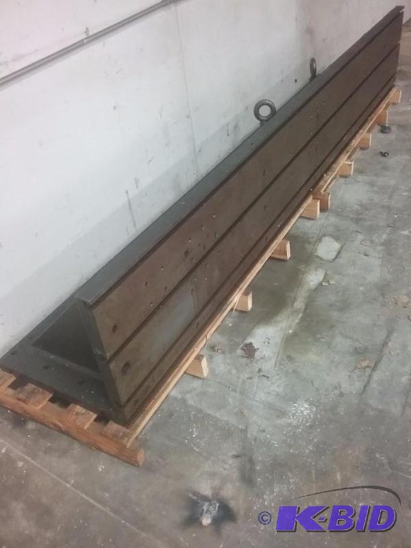 lot 677 image: Large right angle fixture plate, (3) horizont...