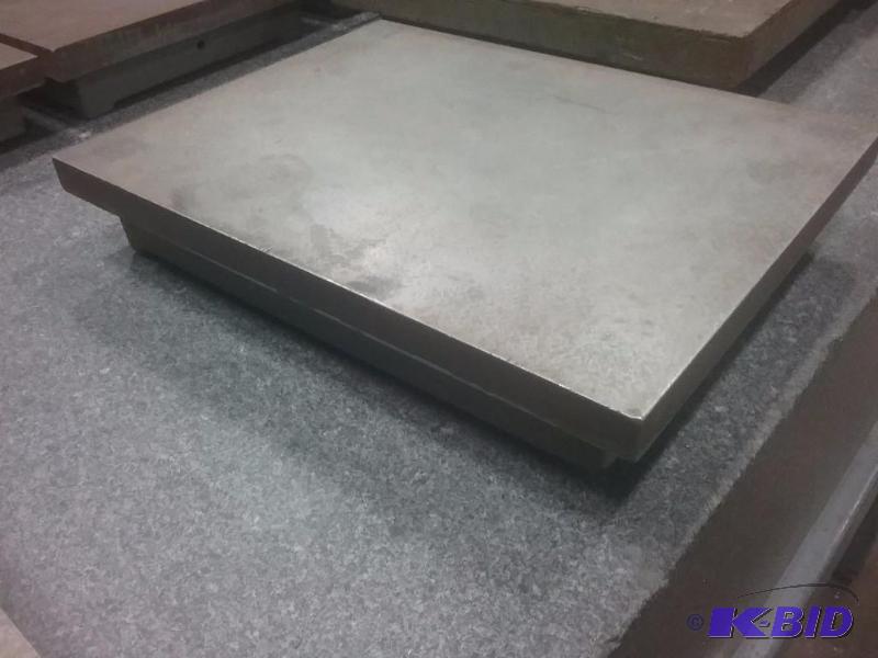 lot 685 image: Cast iron surface plate, 14" x 18",...