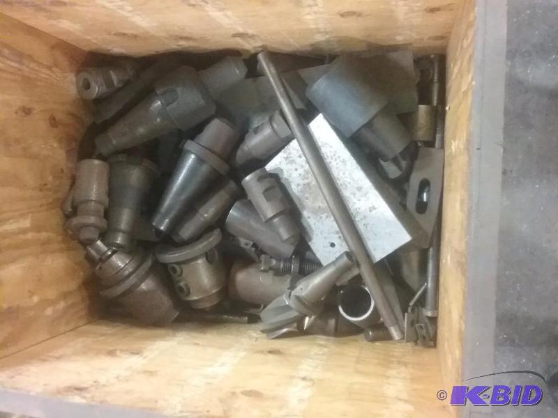 lot 707 image: Wooden box of mostly 50 taper toolholders, en...