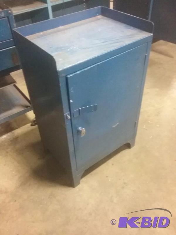 lot 714 image: Single-door cabinet with (2) shelves, 15"...