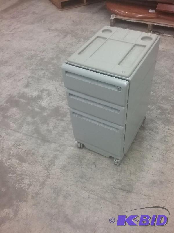 lot 720 image: Steel rolling 3-drawer unit, (2) 5" deep...