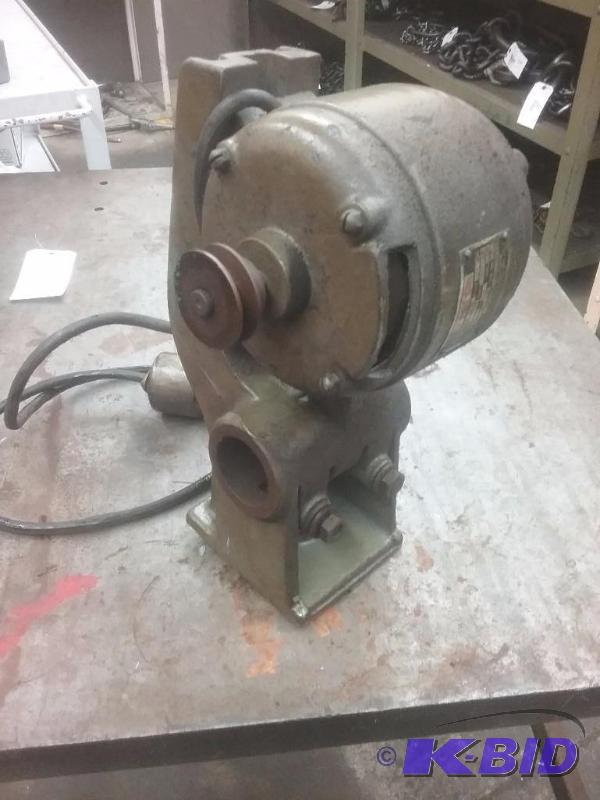 lot 752 image: Spindle bracket with motor for P&ampW 6-R ra...