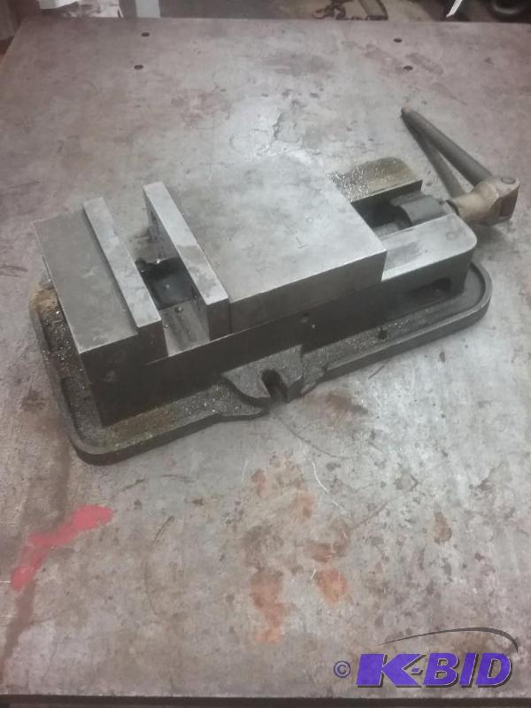 lot 763 image: 6" Kurt vise, model D60...