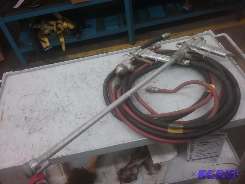 lot 789 image: (2) paint spray guns (1) Devilbiss type MBC,...