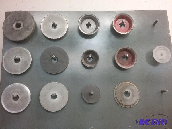 lot 85 image: (13) diamond grinding wheels. Largest is 7&qu...