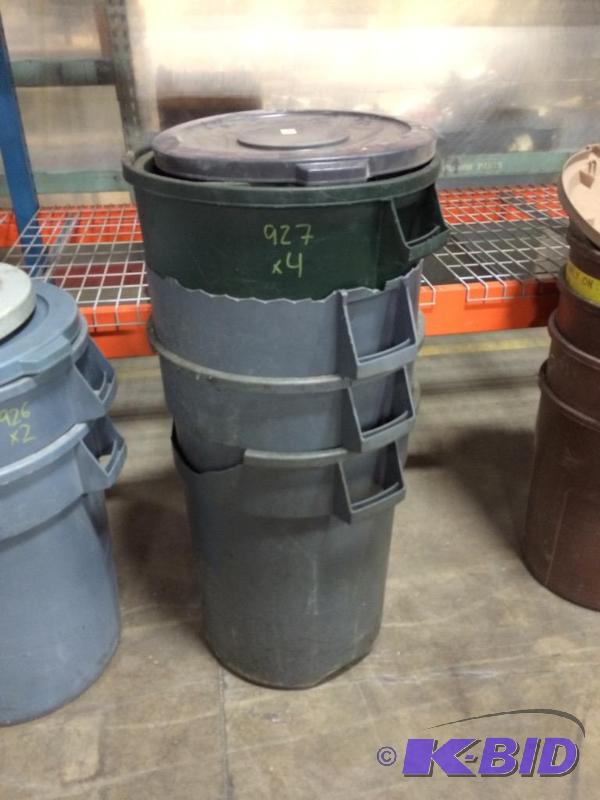 lot 927 image: Rubbermaid Brute or similar Garbage cans with...