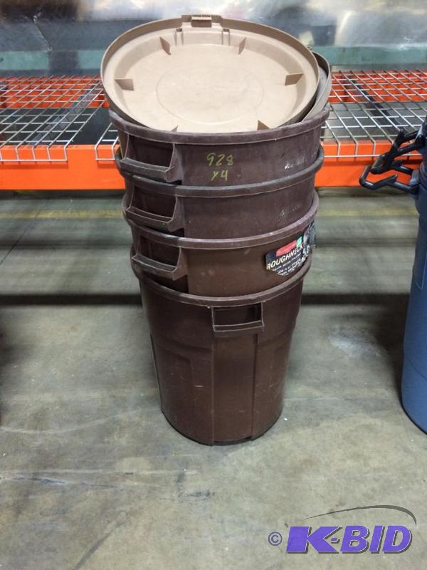 lot 928 image: (4) Rubbermaid Roughneck refuse containers  ...