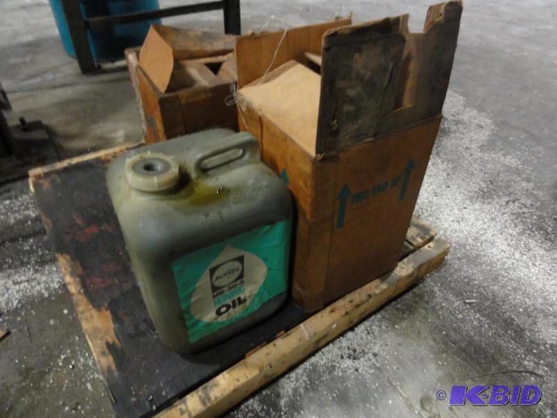 lot 959 image: (3) 4 Gallon Jugs Sunnen MB-30-5 Honing Oil  ...