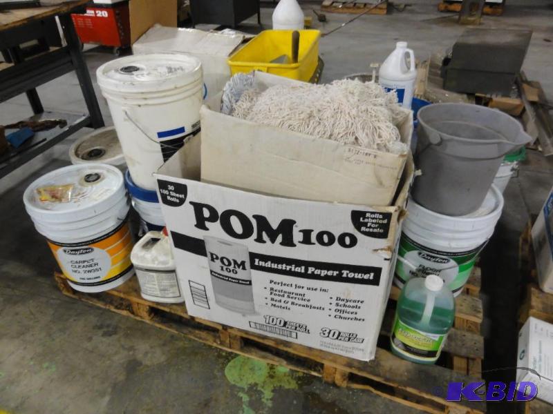 lot 962 image: Lot of assorted Floor Maintenance Supplies to...