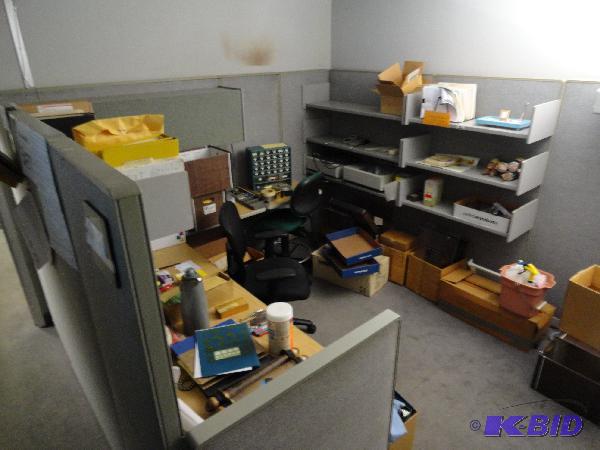 lot 141 image: Office cubical with overheads, file cabinet (...