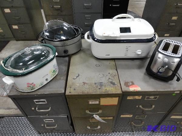 lot 156 image: Assorted Cooking items to include Roaster, c...