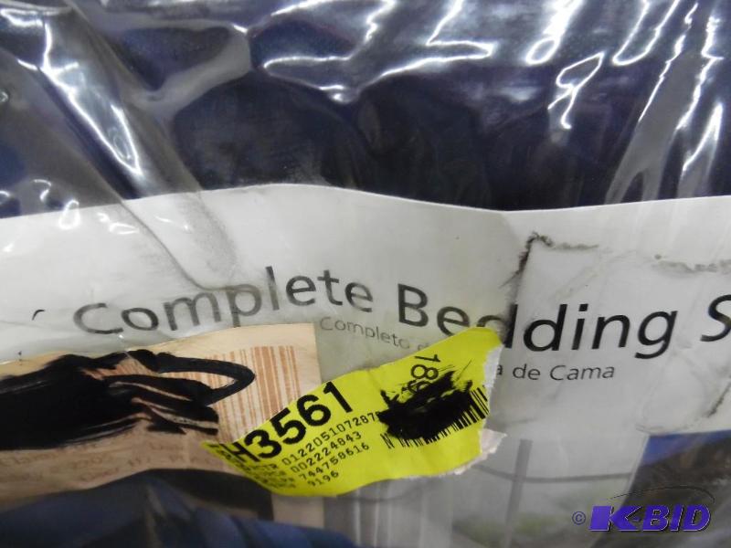 Queen size bedding set