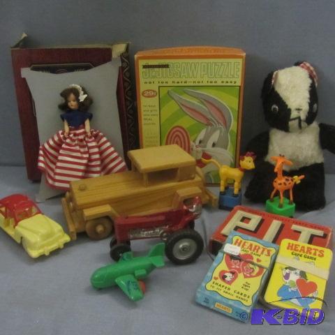 lot 108 image: Vintage Toys