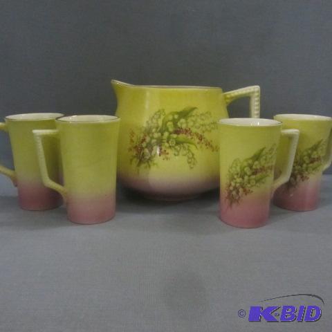 lot 11 image: Beverage Set