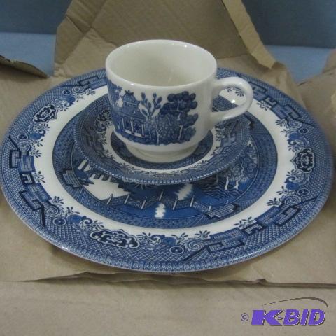 lot 14 image: Blue Willow Dinner Set