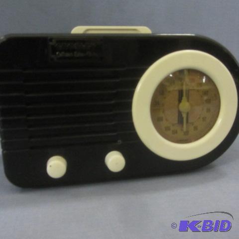 lot 15 image: Crosley Radio