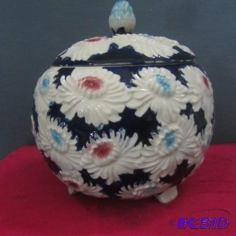 lot 24 image: Biscuit Jar - Japan