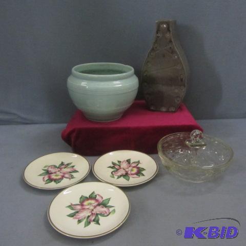 lot 43 image: Pottery Dishes