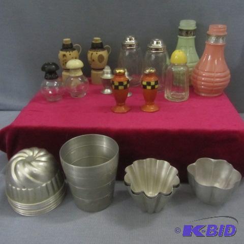 lot 60 image: Vintage Salt & Pepper, Molds