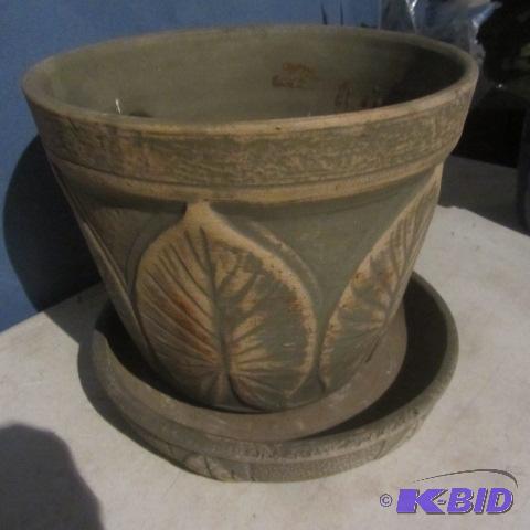 lot 8 image: Red Wing Planter